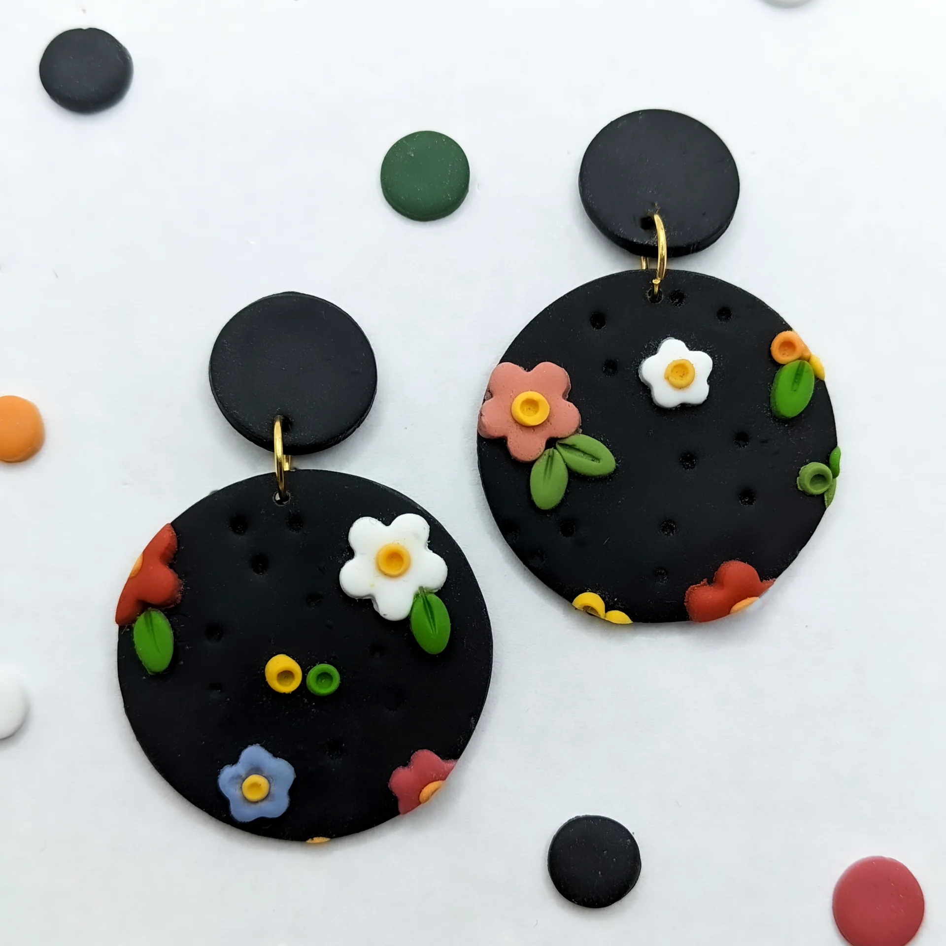 Pendientes negros flores colores circ