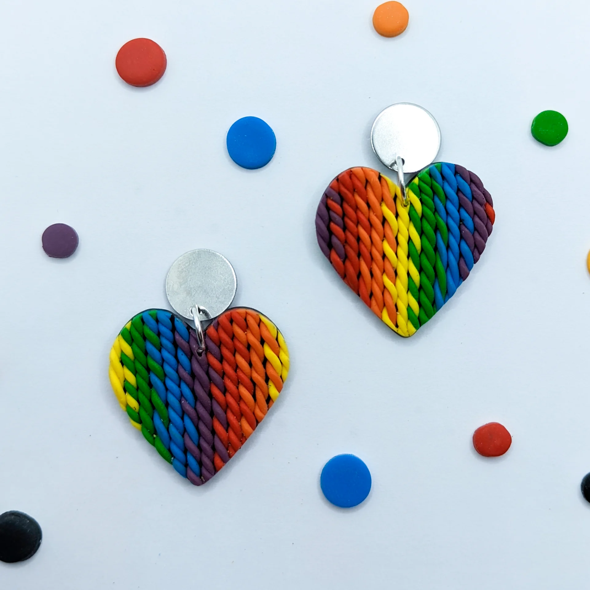 Pendiente orgullo tejido corazon