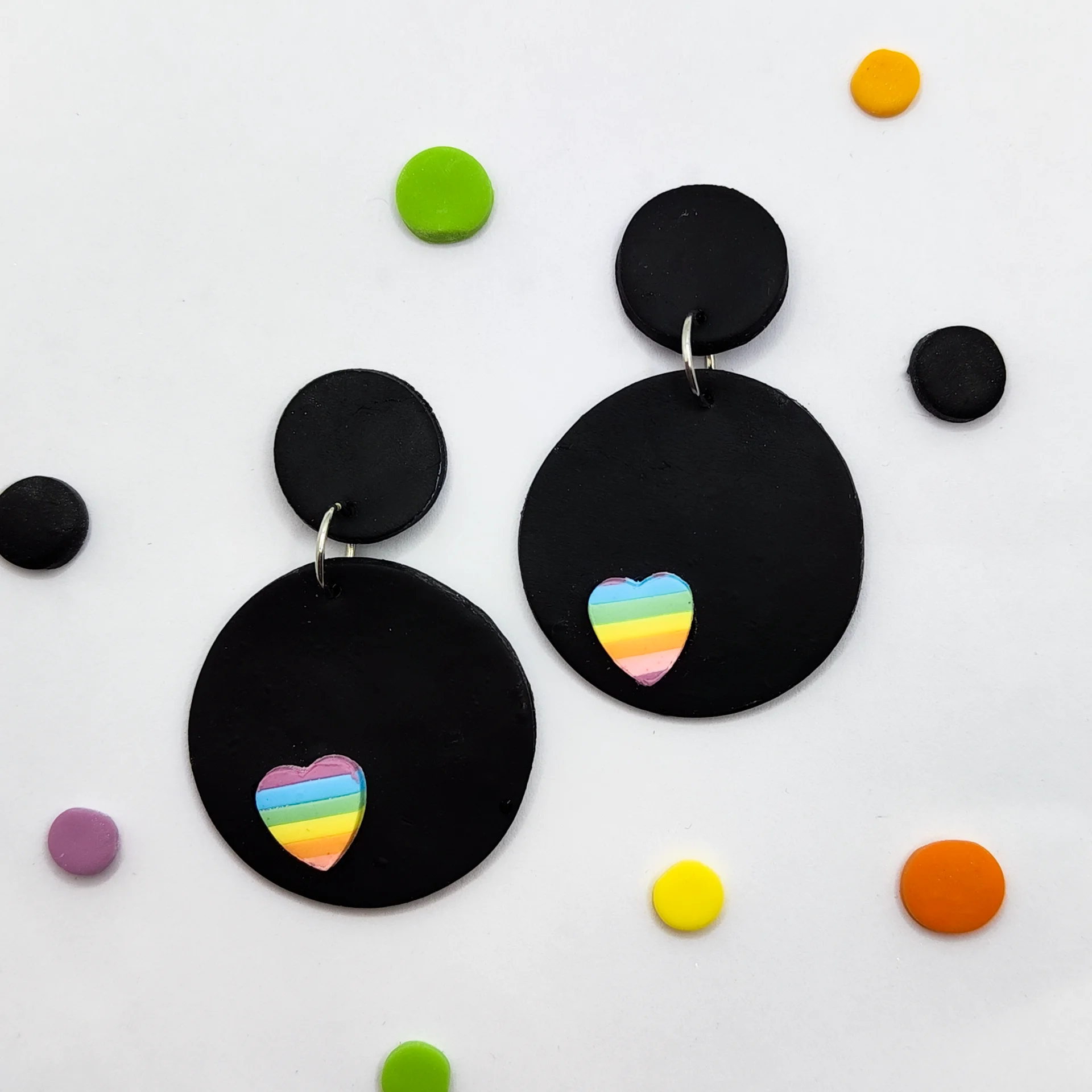 Pendientes Orgullo círculo negro pastel