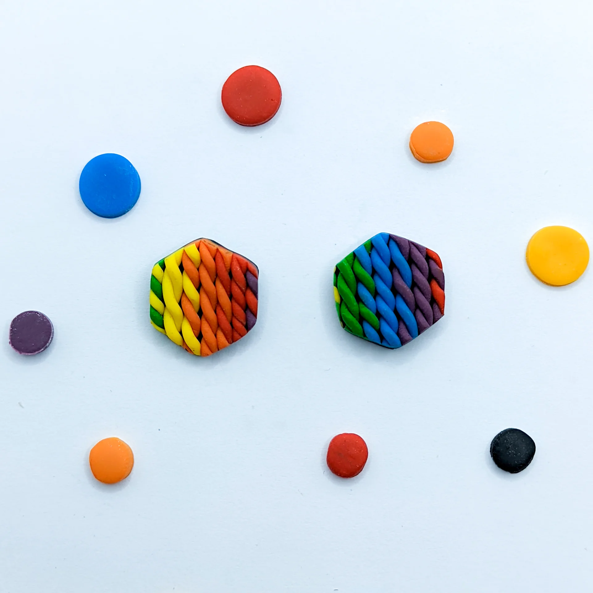 Pendientes orgullo tejido hex