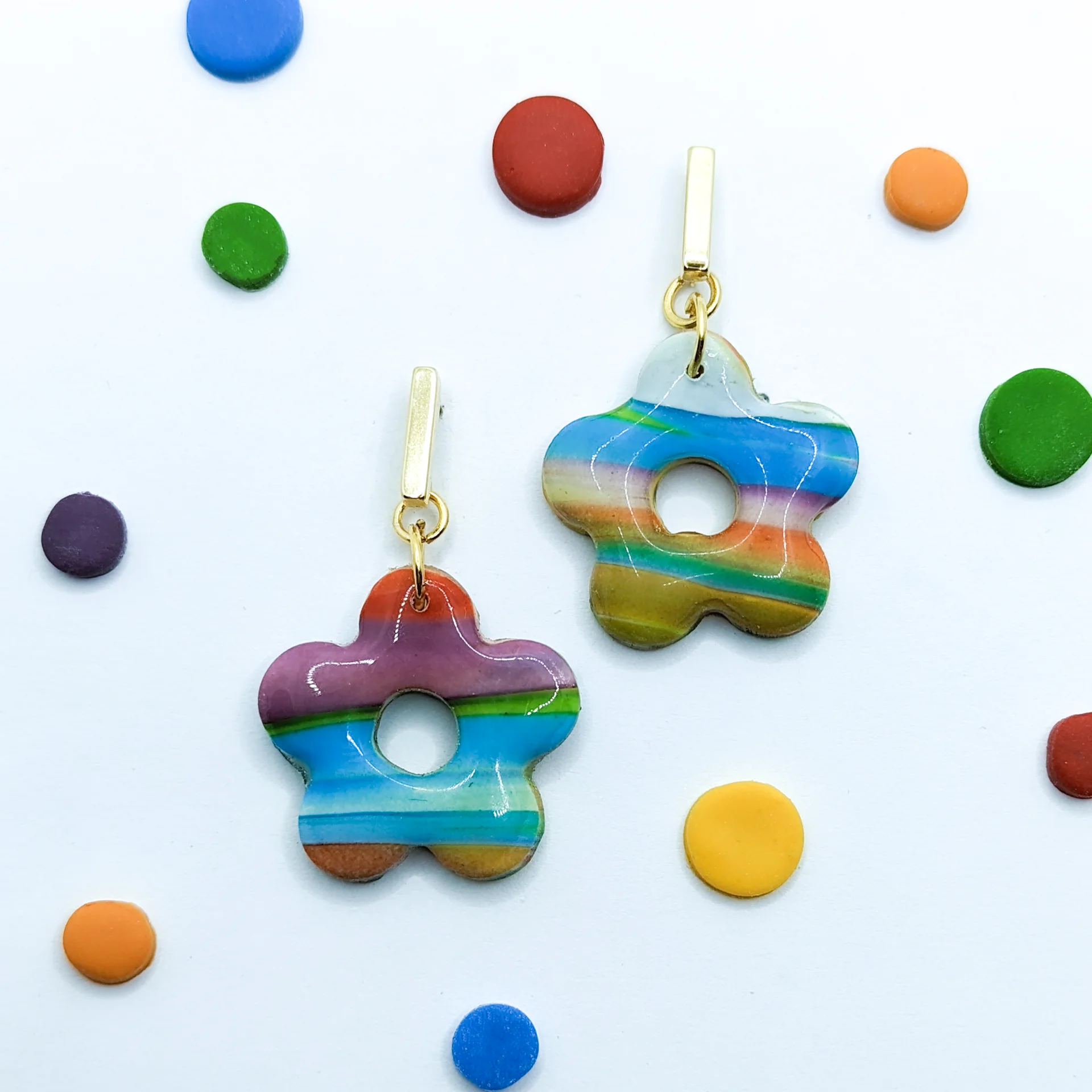 Pendientes flores rayas oro